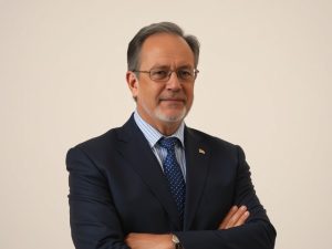 Rueda se compromete a encargar un proyecto para la mejora integral del CEIP O Grupo de Ribeira