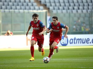 El Girona se afirma hacia la permanencia con un contundente 3-0 ante un Athletic que encadena su tercera derrota seguida