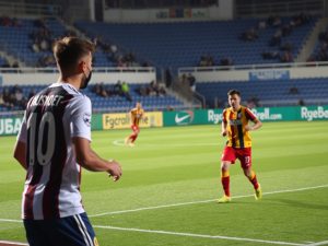 El Sigaltec saca una victoria de carácter en Carballo y tumba al colíder (66-79)