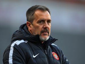 Quiños: "Hemos ganado un punto" tras el 22-22 del Cisne contra el Confía Base Oviedo