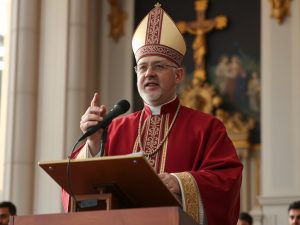 El obispo de Ourense destaca el "microclima" que favorece las vocaciones antes de pregonar en Vigo