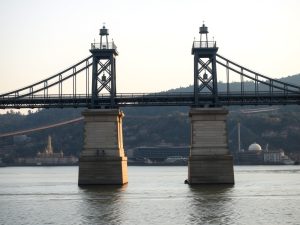 O Puente Internacional de Tui cumpre 140 anos e segue marcando a raia