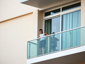 Morre un home ao precipitarse desde un balcón durante un congreso de bachata en Lloret de Mar