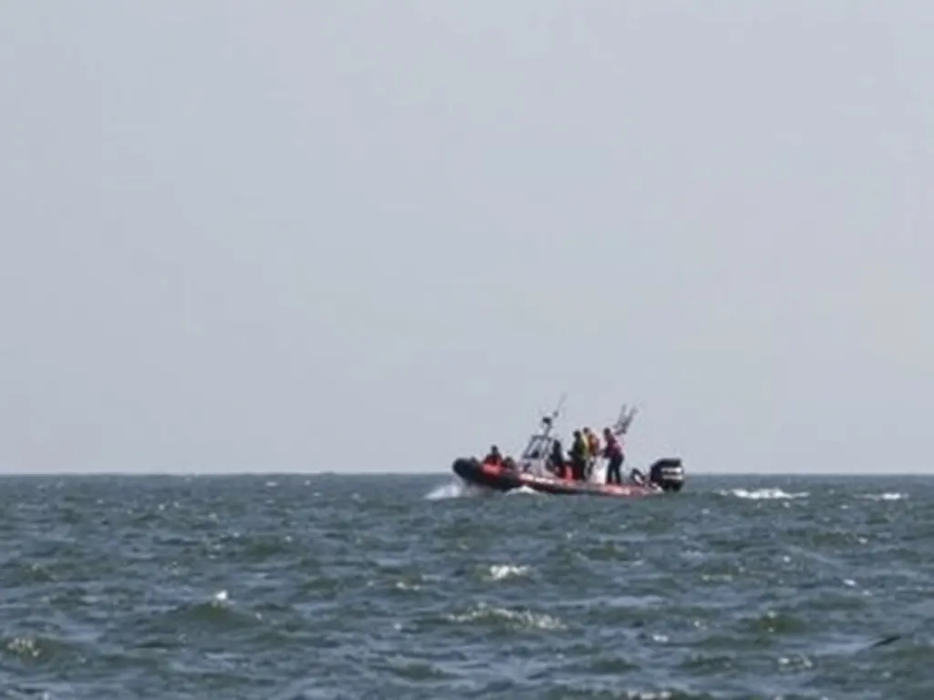Rescatan una embarcación a la deriva en la Ría de Pontevedra