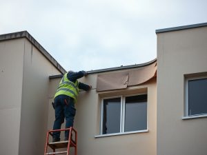 Muere un operario tras derrumbarse parte del tejado del IES Agra del Orzán en A Coruña