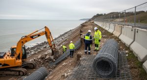 Oleiros refuerza la seguridad del talud de Naval tras el desplome provocado por los temporales