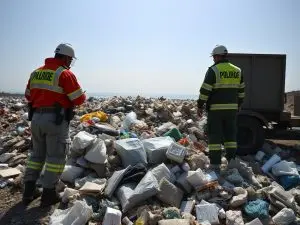 Desmantelan unha trama que enviou de forma ilegal 650 toneladas de residuos perigosos desde Tenerife a África