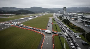 O peche de Lavacolla durante 35 días complica aínda máis a crise de tráfico do aeroporto santiagués