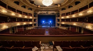 Desprendemento no Teatro Principal de Pontevedra deixa cinco espectadores feridos e obriga a desaloxar o edificio