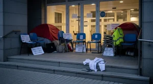 A folga dos médicos de Atención Primaria en Vigo entra na súa cuarta semana entre encerramentos e máis de 26.000 consultas suspensas