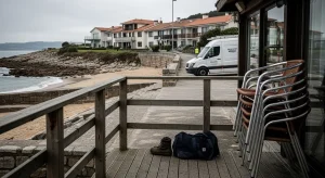 A falta de vivenda e a estacionalidade afogan o cadro de persoal dos chiringuitos galegos