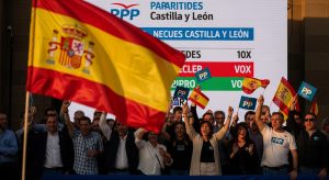 O PP revalida a vitoria en Castilla y León pero volve necesitar a Vox; o PSOE sobe