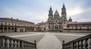 El reto de reinventar el turismo urbano en Santiago ante el descenso de ocupació