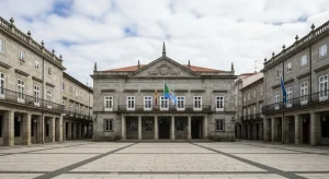 El PP y una exedil socialista preparan una moción decisiva en Lugo