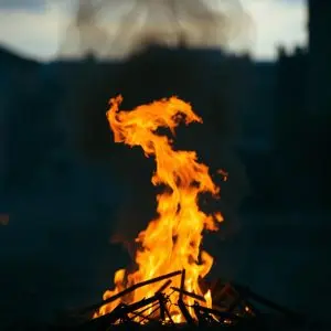 Incendio en rúa Algalia de Abaixo: humo visible en Santiago
