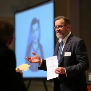 Actualidad: Luis Alberto de Cuenca Recibe el Premio de Poesía Iberoamericana Reina Sofía y Presenta