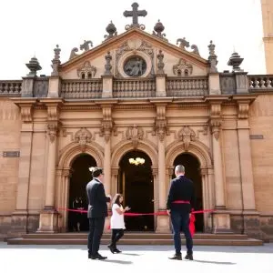 Alcalde de Sevilla inaugura locales del Rocío de la Macarena
