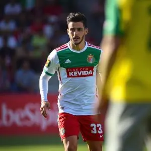 Rayo Vallecano y Elche, fulminados por Alavés y Betis