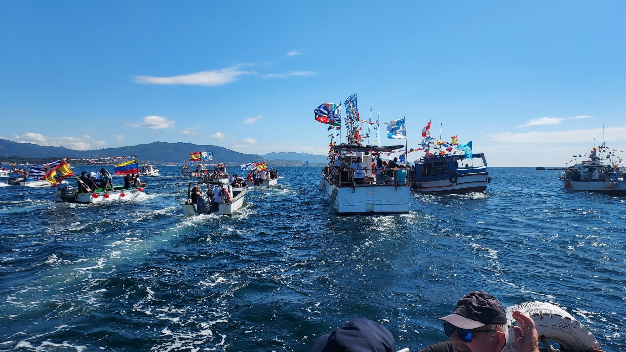 Cangas rinde emotivo homenaje a las gentes del mar en el Día de la Virgen del Carmen