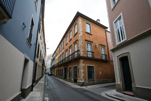 A Coruña aprueba por la mínima su primer año con el precio del alquiler interven
