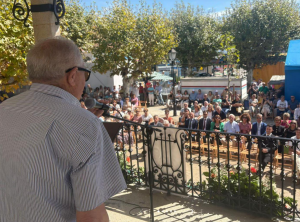 Carlos Hermelo Dirigiendose En Palabras Agradecimiento